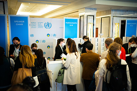 #WHS2022 Registration desk with participants queuing