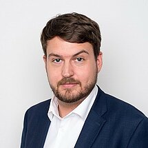 Julian Kickbusch, Program Director